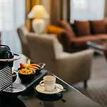 Отель Radisson Blu Carlton Hotel, 4*