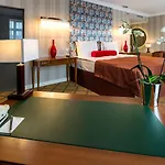 Отель Radisson Blu Carlton Hotel,