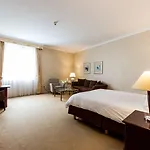 Отель Radisson Blu Carlton Hotel, 4*
