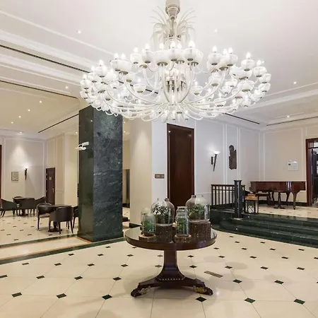 Radisson Blu Carlton Hotel, Hotel