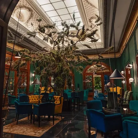 Radisson Blu Carlton Hotel, Hotel