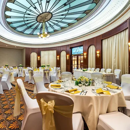 Radisson Blu Carlton Hotel, Szálloda Pozsony