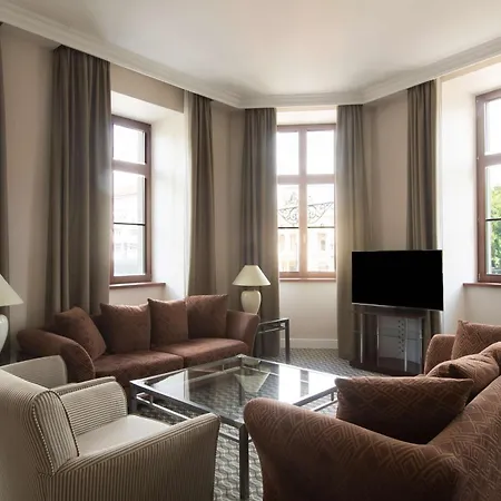 Radisson Blu Carlton Hotel, Szálloda 4*