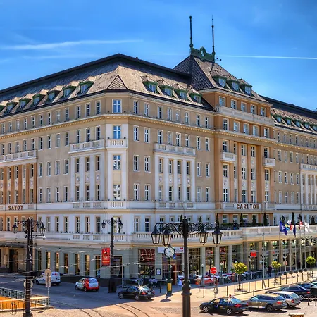 Radisson Blu Carlton Hotel, Szálloda