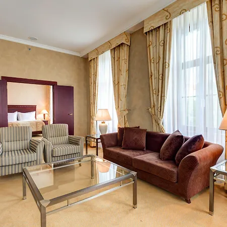 Radisson Blu Carlton Hotel, Szálloda 4*