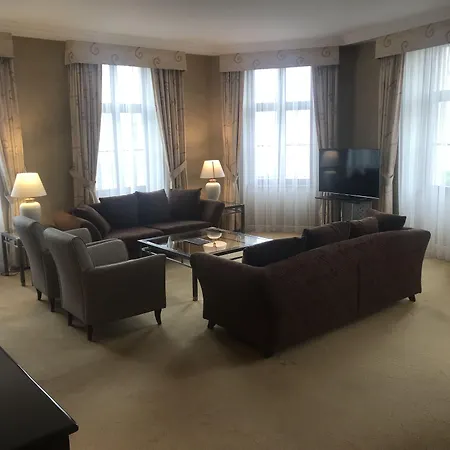 Radisson Blu Carlton Hotel, Hotel Pressburg