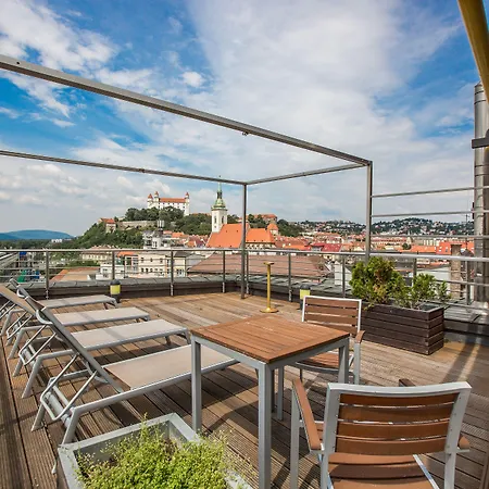 Szálloda Radisson Blu Carlton Hotel, Pozsony