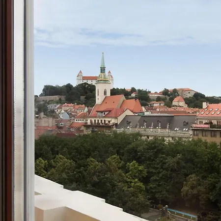 Radisson Blu Carlton Hotel, Hotel Bratislava