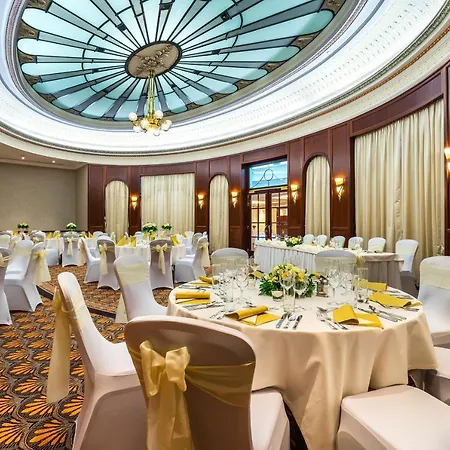 Radisson Blu Carlton Hotel, 4*