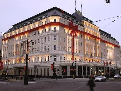 Radisson Blu Carlton Hotel, Hotel