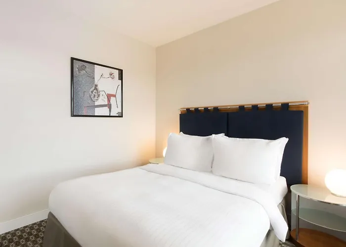 Radisson Blu Carlton Hotel, 4*