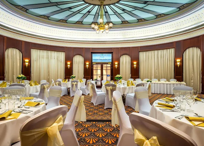 Radisson Blu Carlton Hotel, Hotel